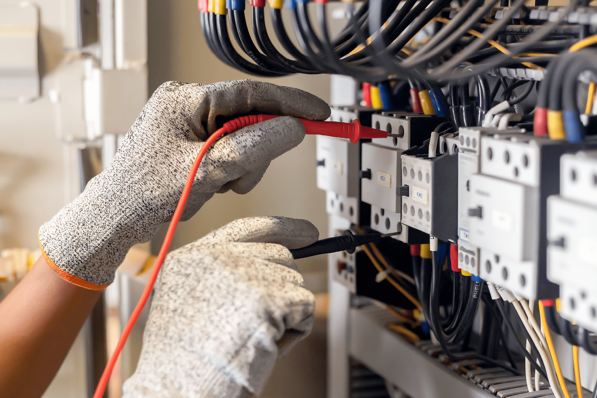 Dépannage plomberie et électricité sur tableau électrique